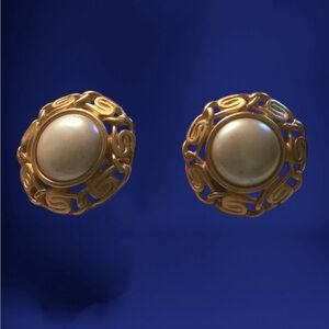 Monet Vintage 1980s Signed Faux Pearl Clip On Earrings